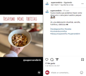 Captura de pantalla de una publicación de Instagram mostrando mini tortitas esponjosas y decoradas.